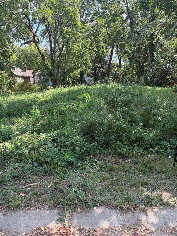 7709 Kenwood Avenue - Photo 1