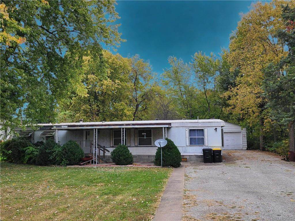 305 Benton Street - Photo 1