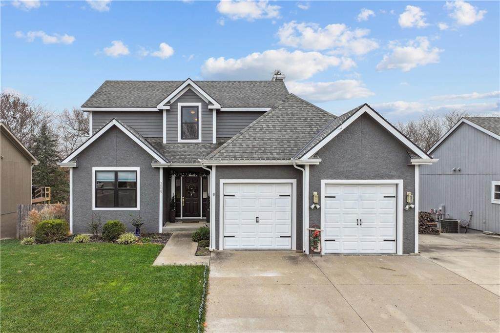 209 Hillside Drive - Photo 1