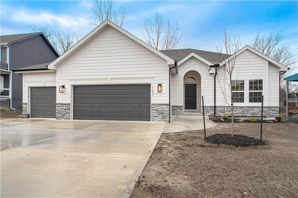 623 13th Street - Photo 1