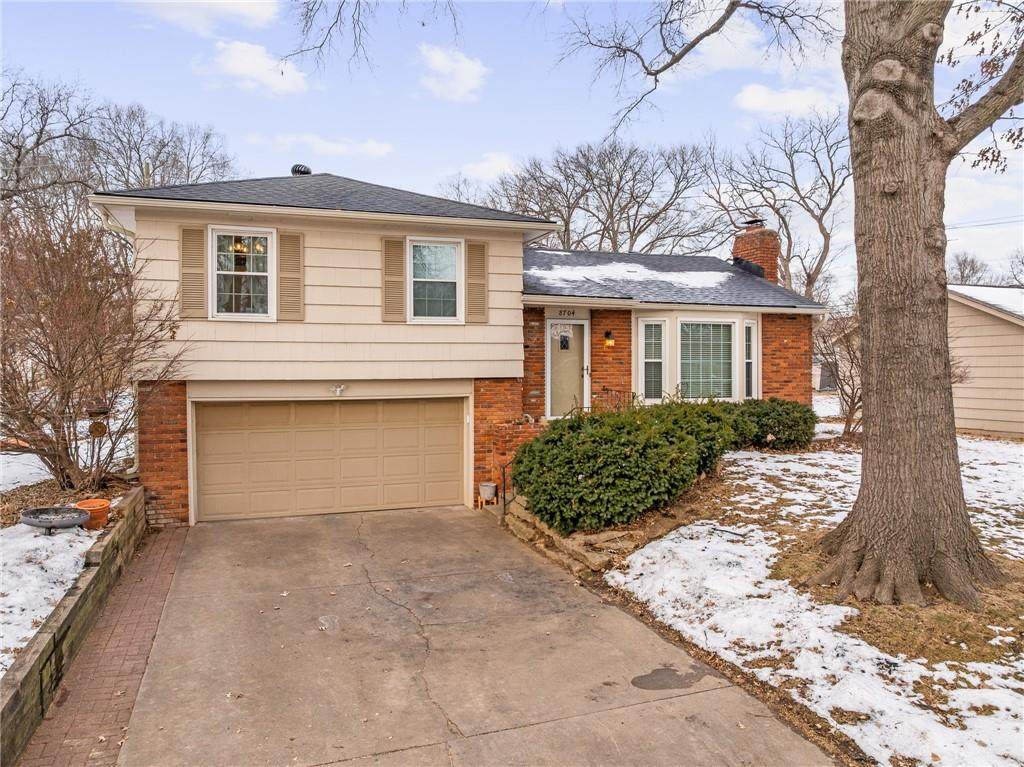 8704 72nd Street - Photo 1