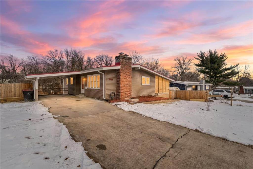 903 Clark Street - Photo 1