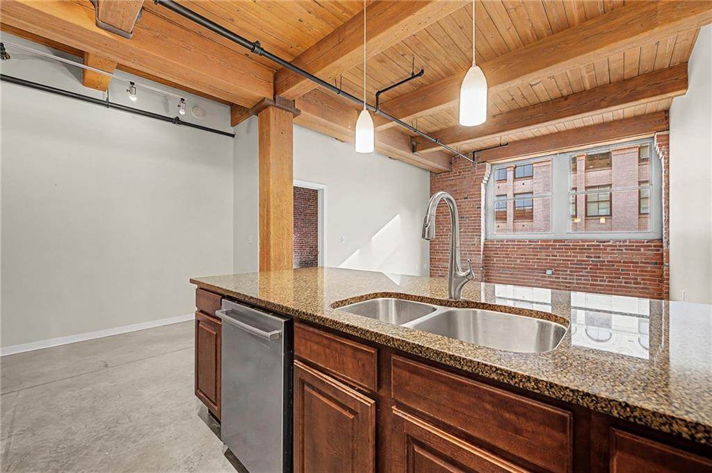 712 Broadway Boulevard - Photo 1