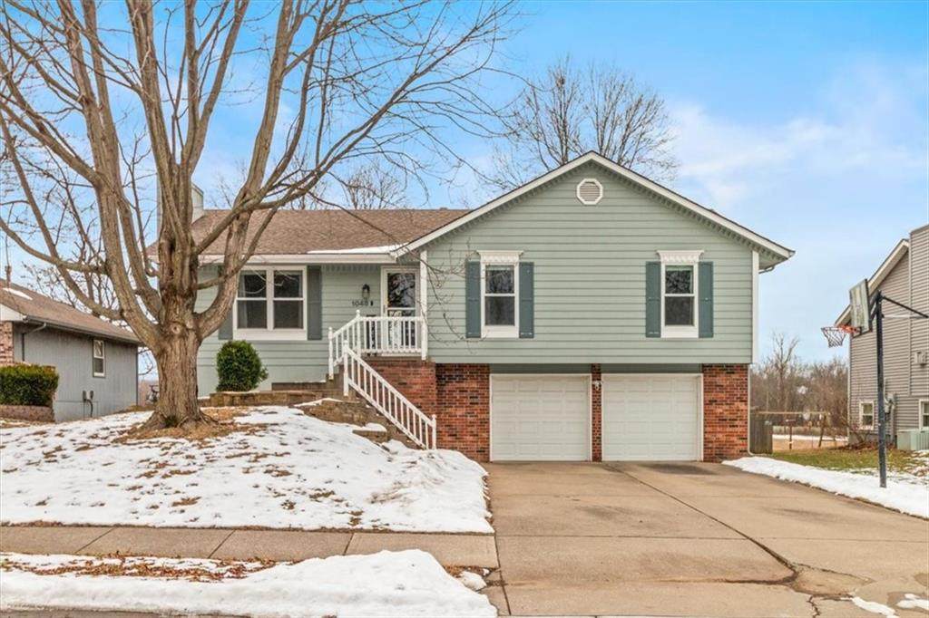 1048 Twin Creek Drive - Photo 1