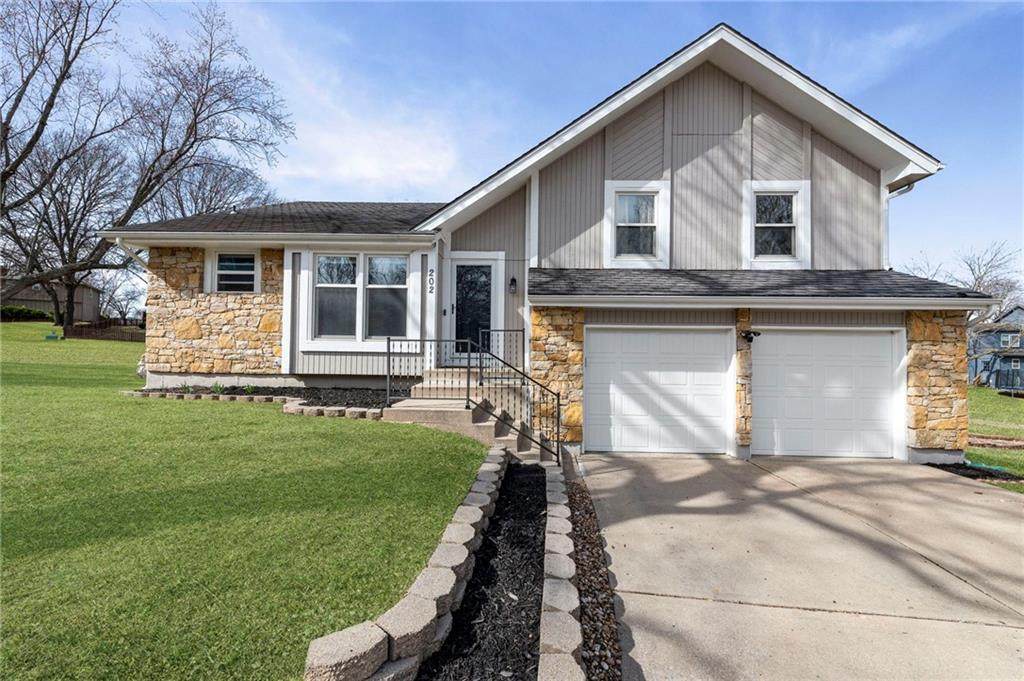 202 Redwood Court - Photo 1