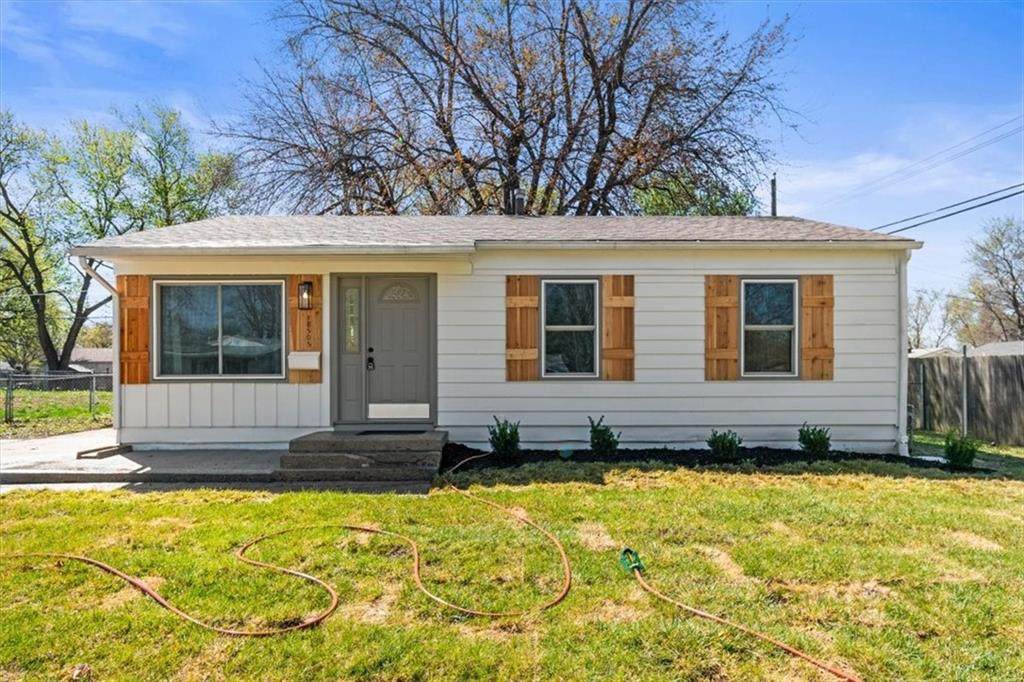 18505 5th Street - Photo 1