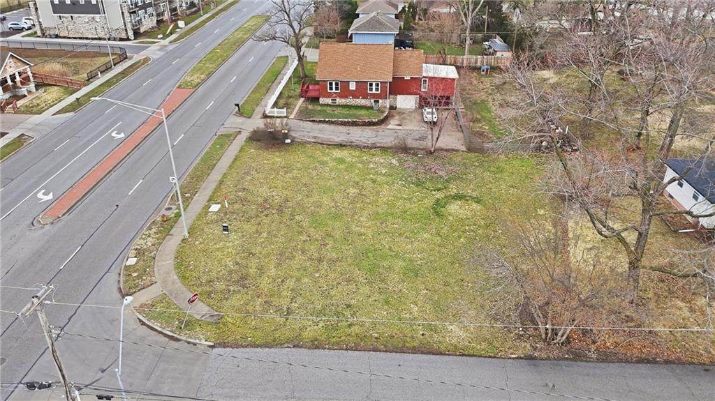 8701 Oak Trafficway - Photo 1