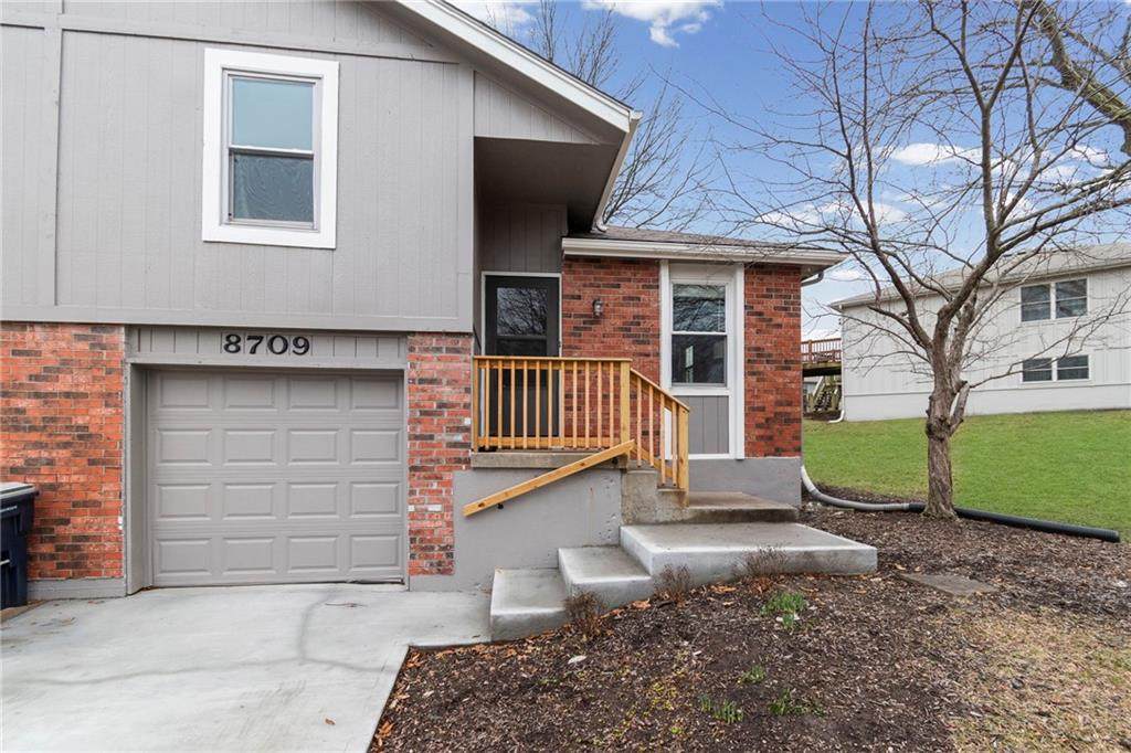 8709 Hull Avenue - Photo 1