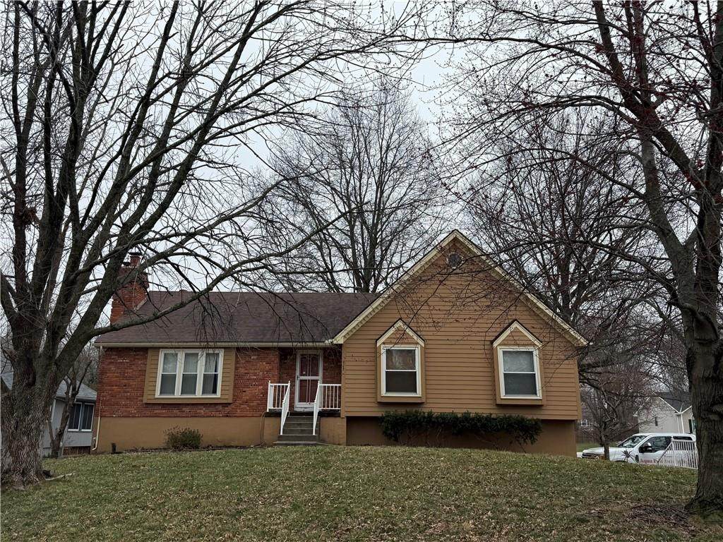 613 Brentwood Drive - Photo 1