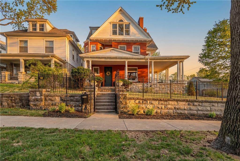 415 Benton Boulevard - Photo 1