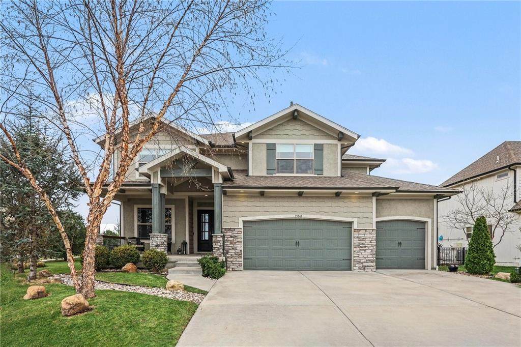 15945 165th Street - Photo 1