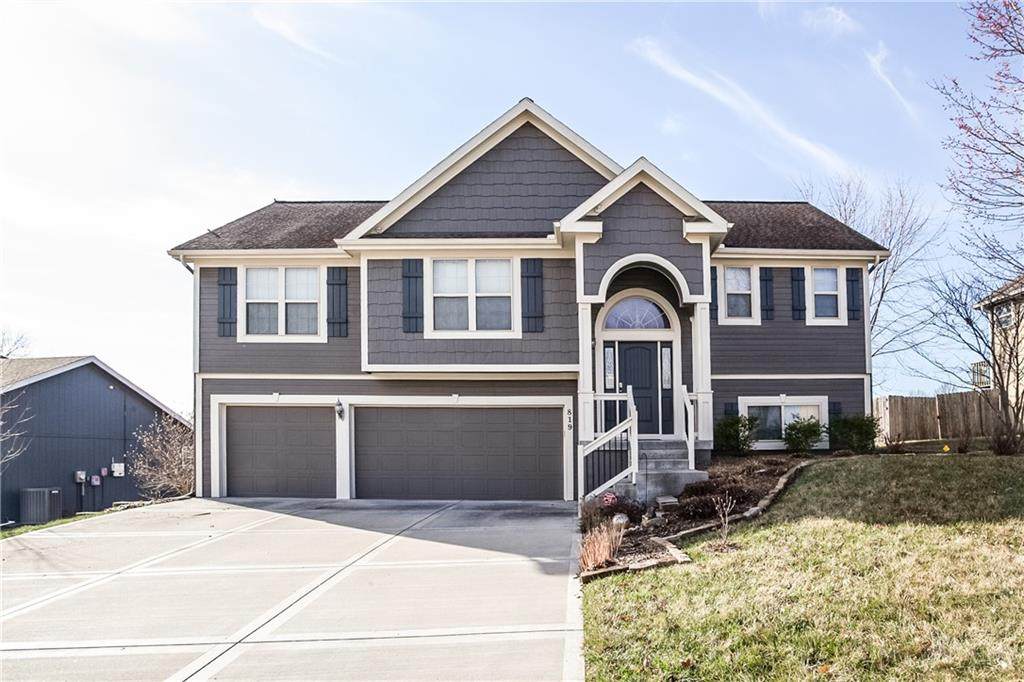 819 Susan Street - Photo 1
