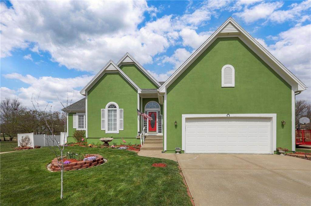 604 Oak Drive - Photo 1