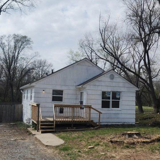 2524 Race Avenue - Photo 1