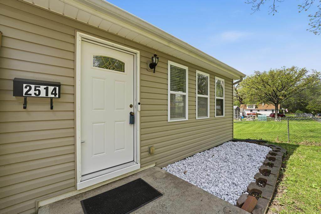 2514 Race Avenue - Photo 1