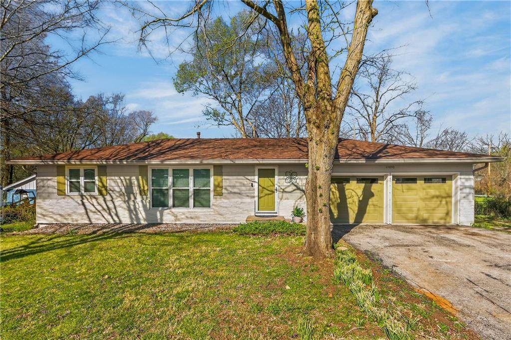 11030 Charlotte Street - Photo 1