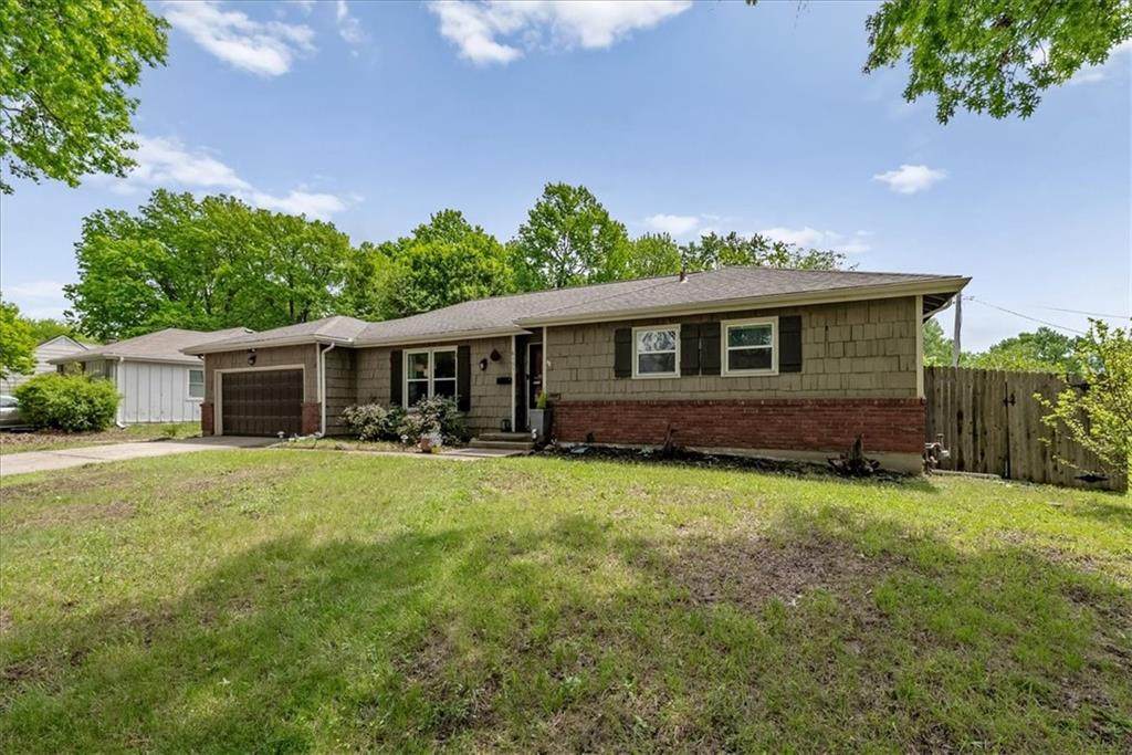 6107 108th Street - Photo 1