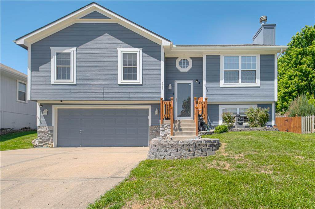 208 Hampton Drive - Photo 1