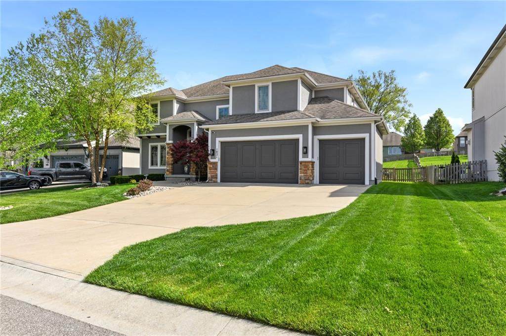 1021 Drake Circle - Photo 1