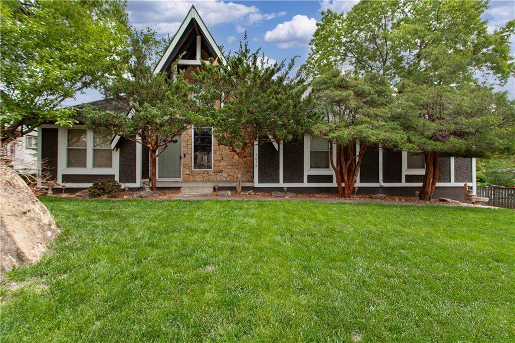 1612 White Oak Lane - Photo 1