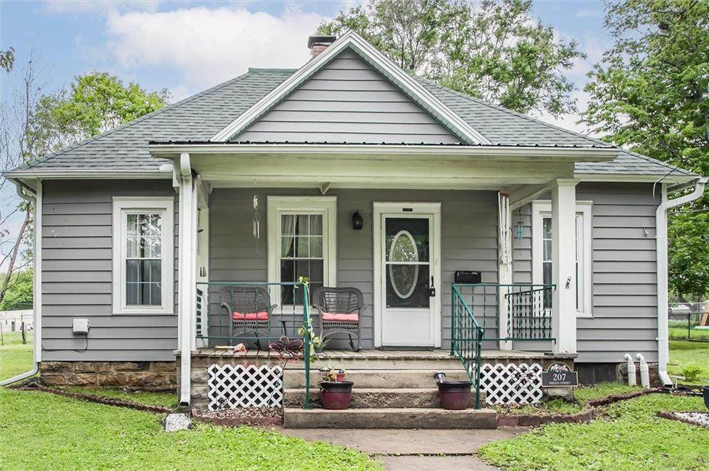207 Phelps Street - Photo 1