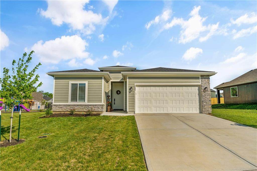 1592 Grayhawk Drive - Photo 1