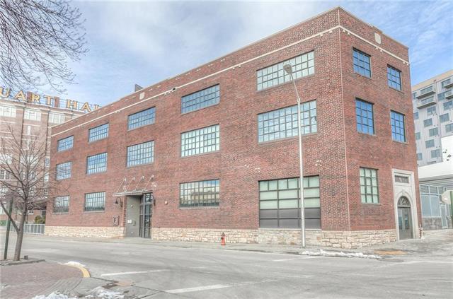 2120 Wyandotte Street - Photo 1
