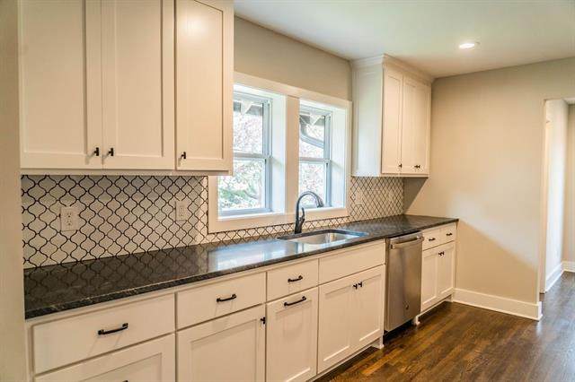 4428 Summit Street - Photo 1