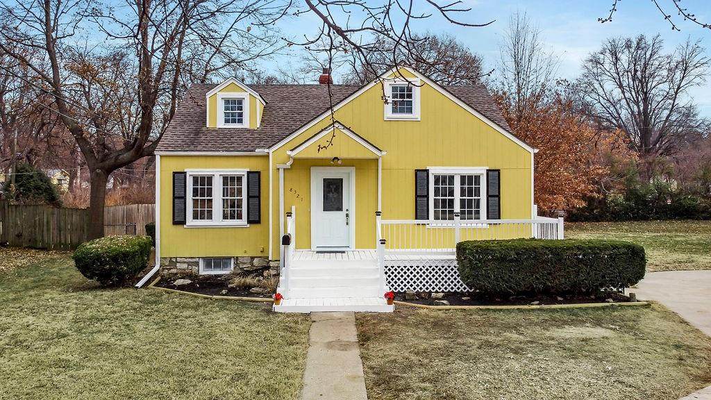 8321 75th Street - Photo 1