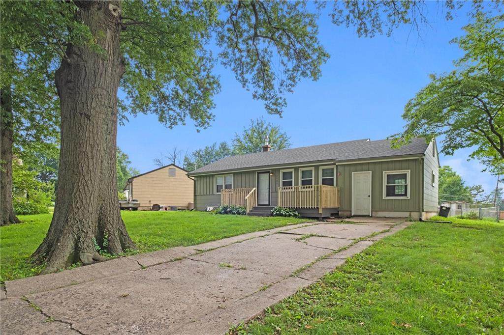 12905 33rd Street - Photo 1