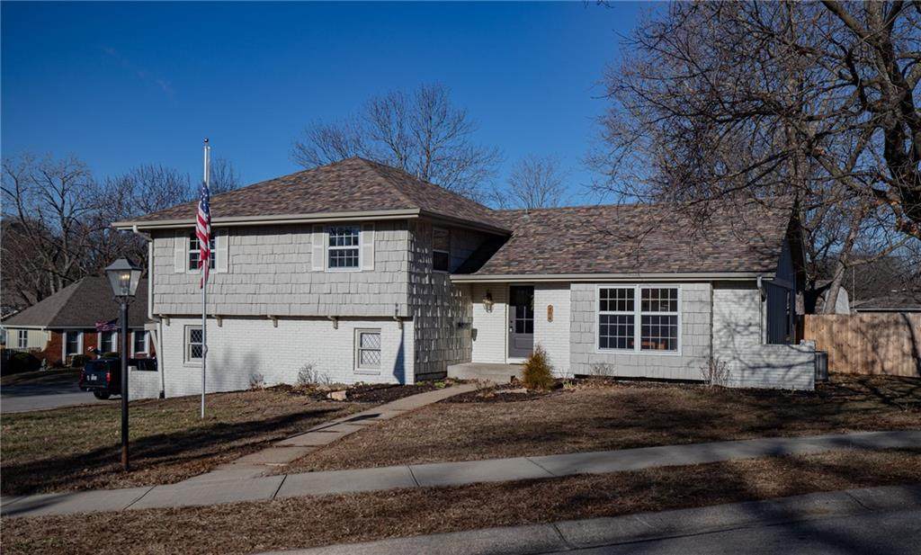 404 Hillcrest Circle - Photo 1