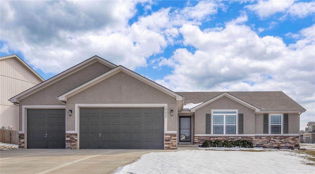 19625 197th Street - Photo 1