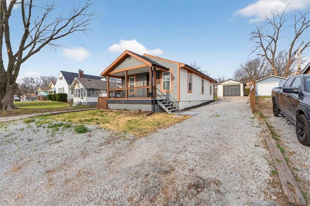 816 Lake Drive - Photo 1