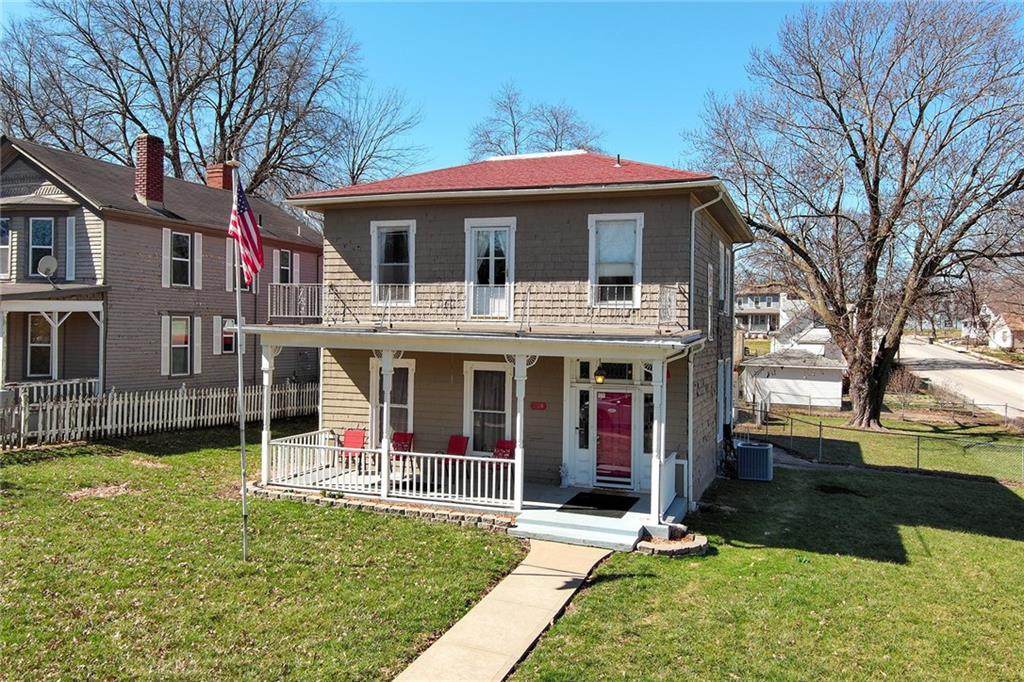904 3rd Avenue - Photo 1