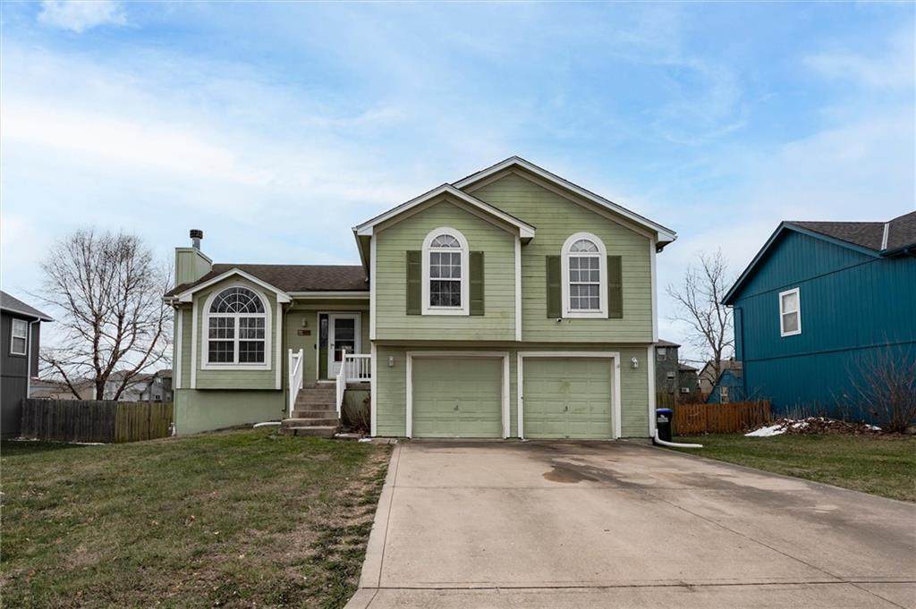 907 Spruce Drive - Photo 1