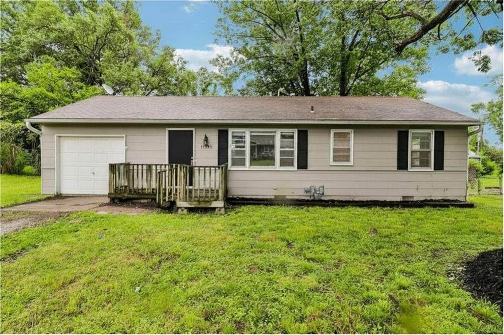 11709 Lawndale Avenue - Photo 1