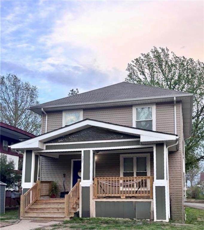 707 Park Avenue - Photo 1