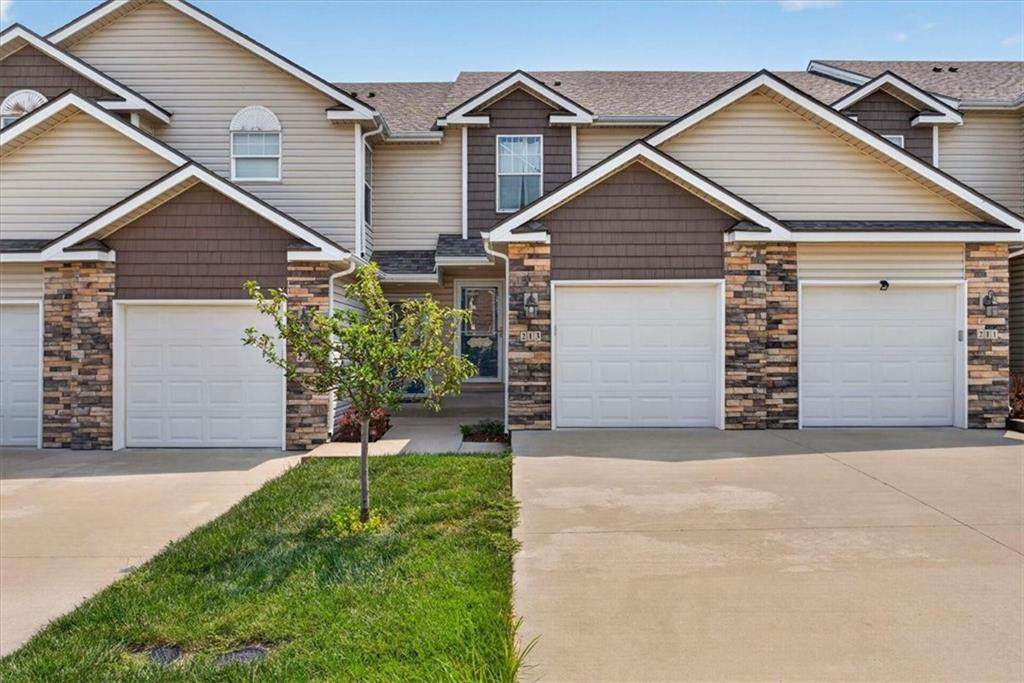 213 Pointe Lane - Photo 1