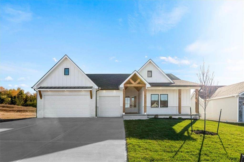 569 Oakwood Lane - Photo 1