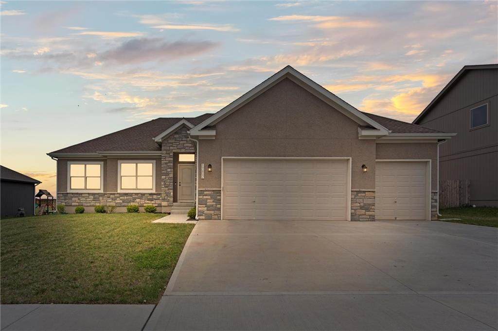 1002 Fox Trot Drive - Photo 1