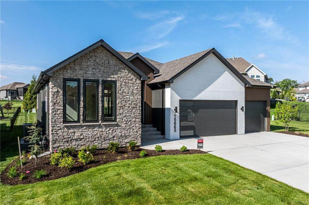 15665 165th Street - Photo 1