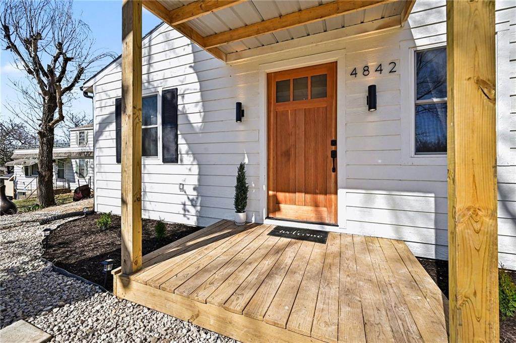 4842 Washington Avenue - Photo 1