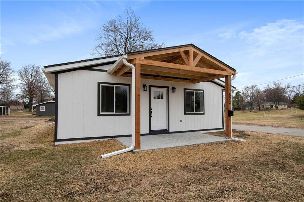 623 Prairie Street - Photo 1
