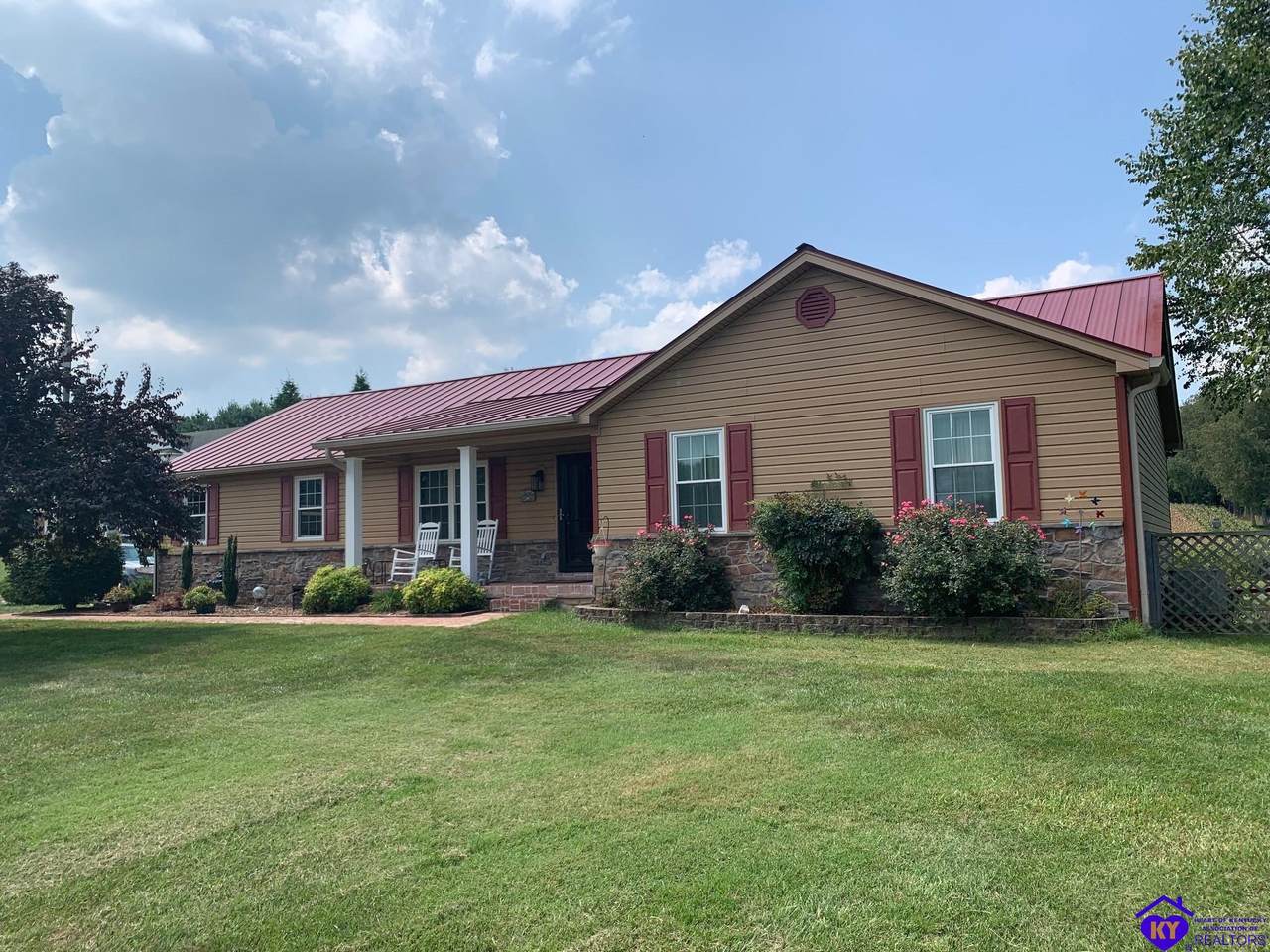 140 Diana Lane - Photo 1