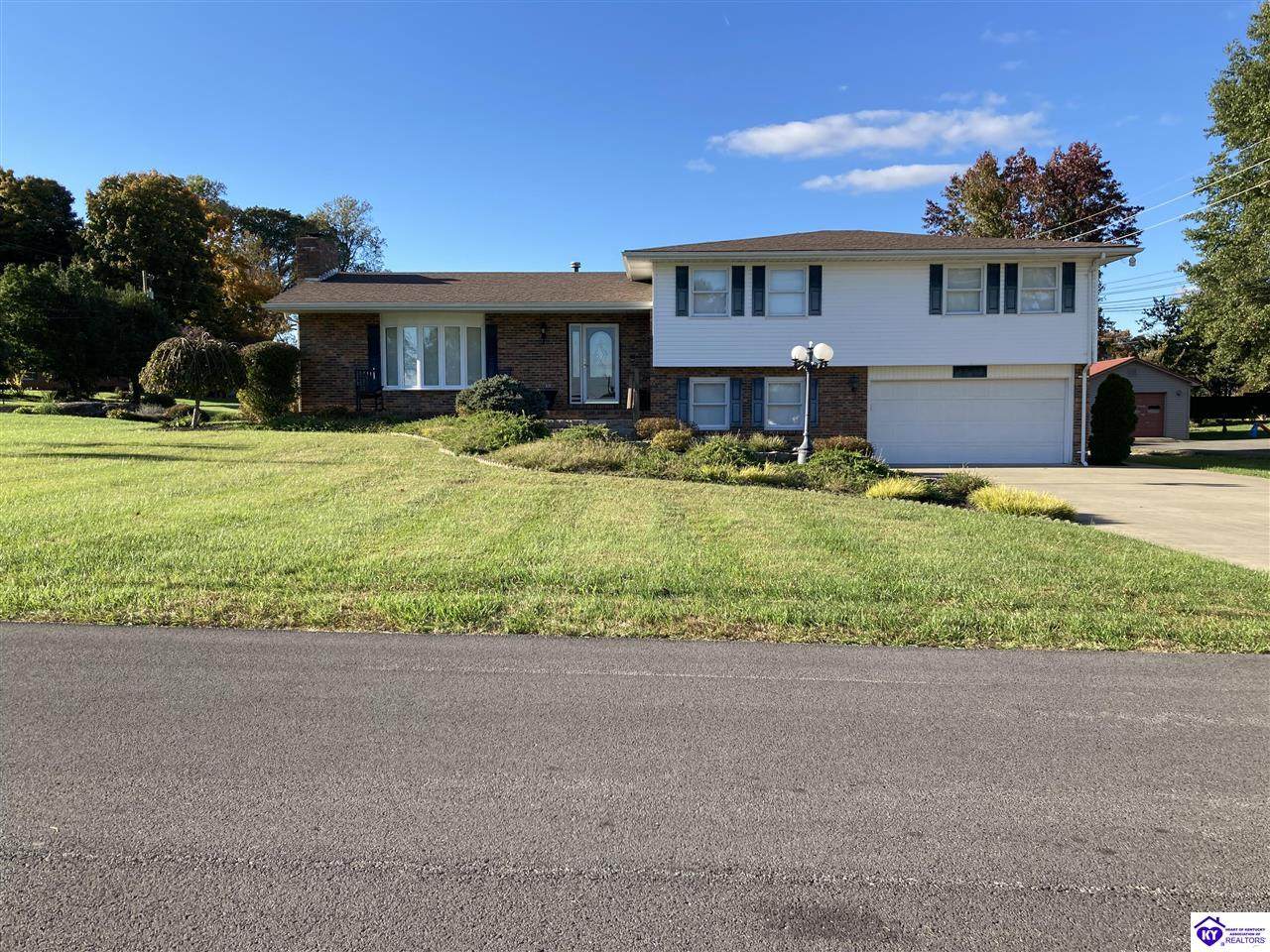 1501 Parkview Drive - Photo 1