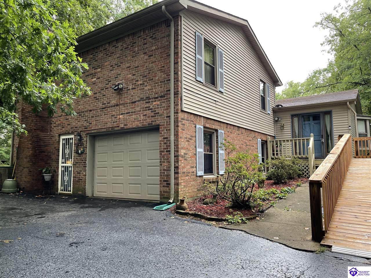 137 Woodsway Drive - Photo 1