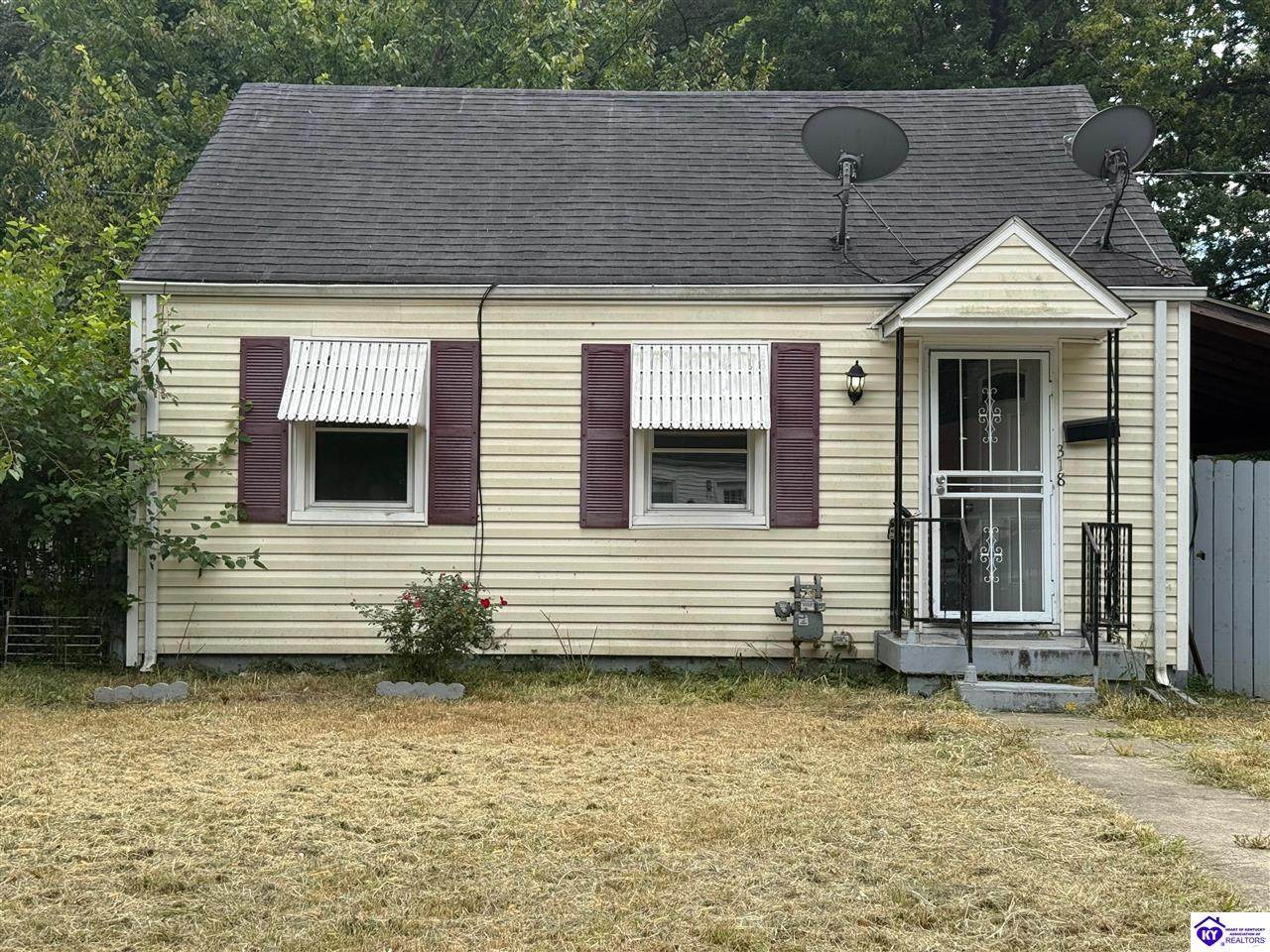 318 Freeman Avenue - Photo 1