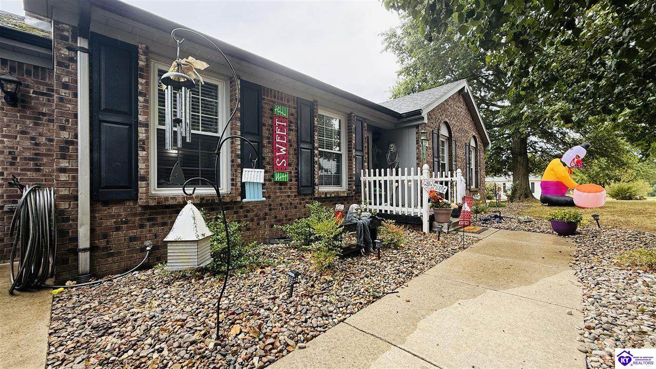 438 Highland Drive - Photo 1