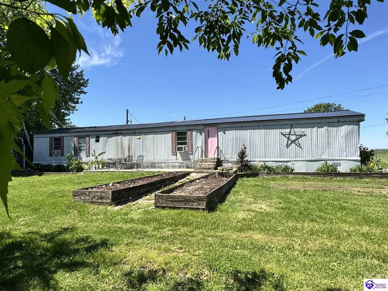 7833 Highway 401 - Photo 1
