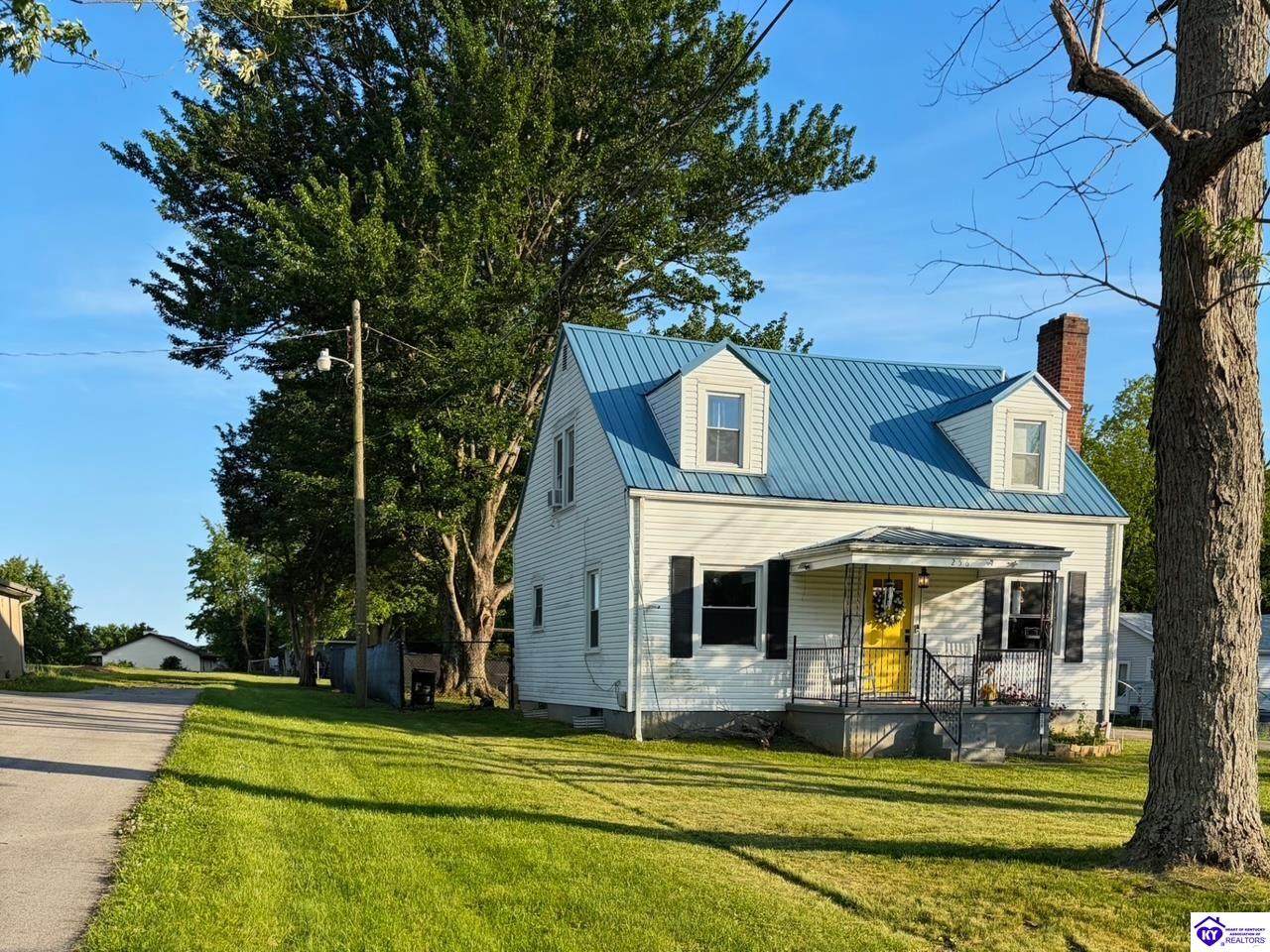 256 Vine Street - Photo 1